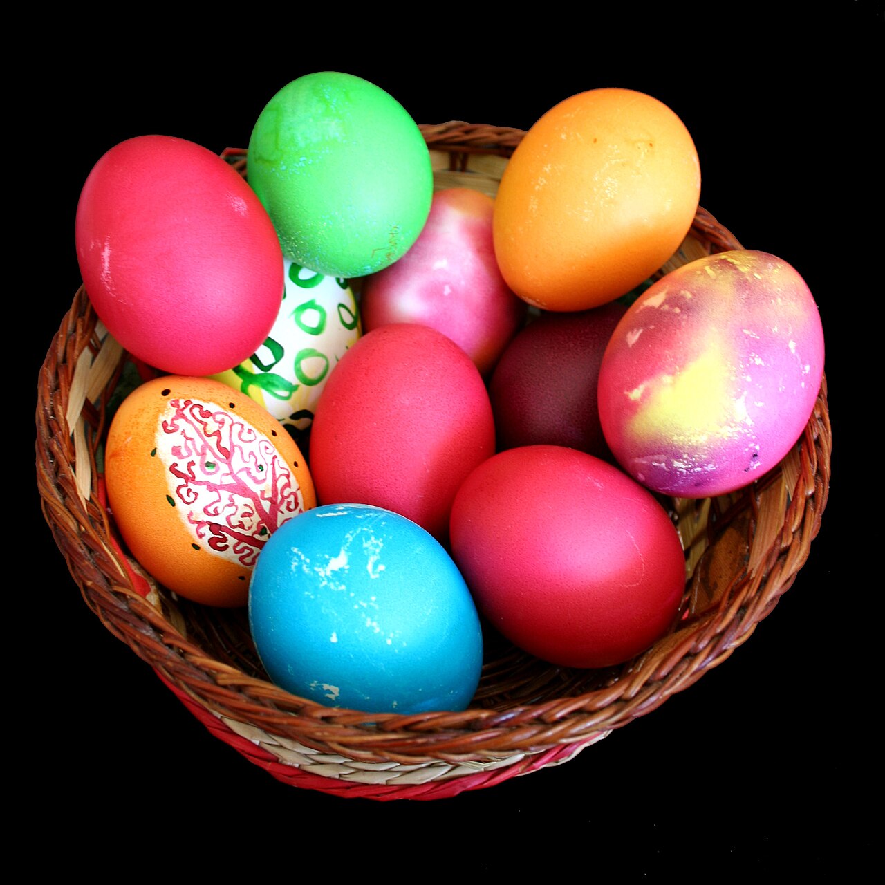 4 Easy Ways To Decorate Easter Eggs